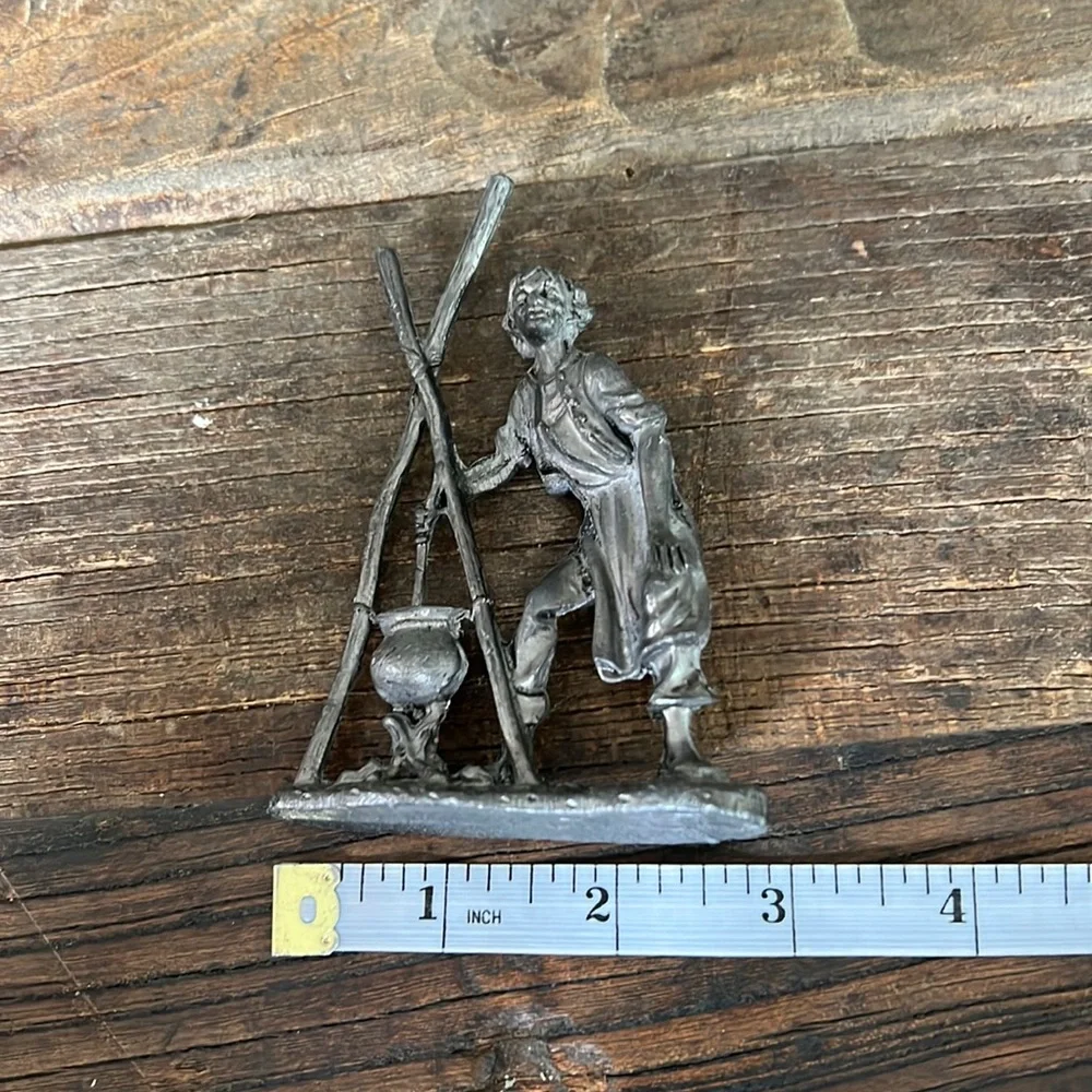 VINTAGE solid pewter fantasy figurine - 4” - Picture 9 of 9